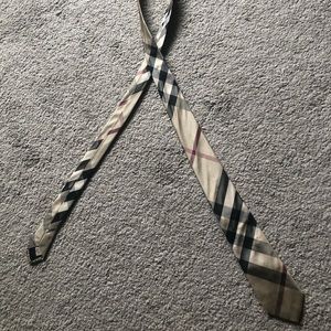 Burberry Men’s Classic Cut Check Tie - Authentic -